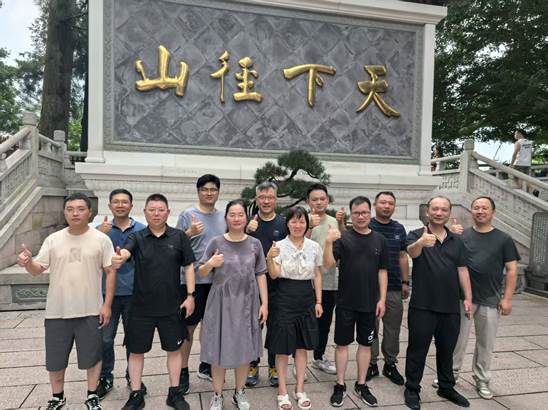 汗水澆灌同心路，徑山之巔啟新程